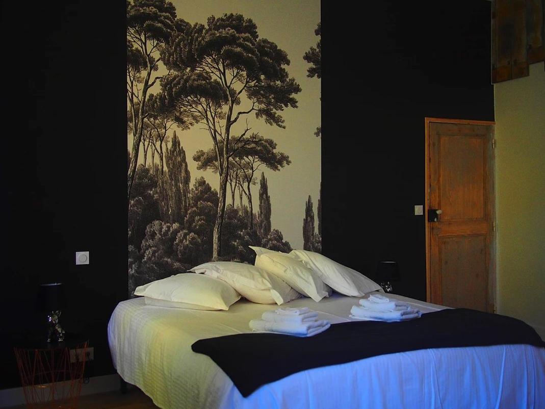 Bed and Breakfast La Maison Des Marronniers Юзес Номер фото