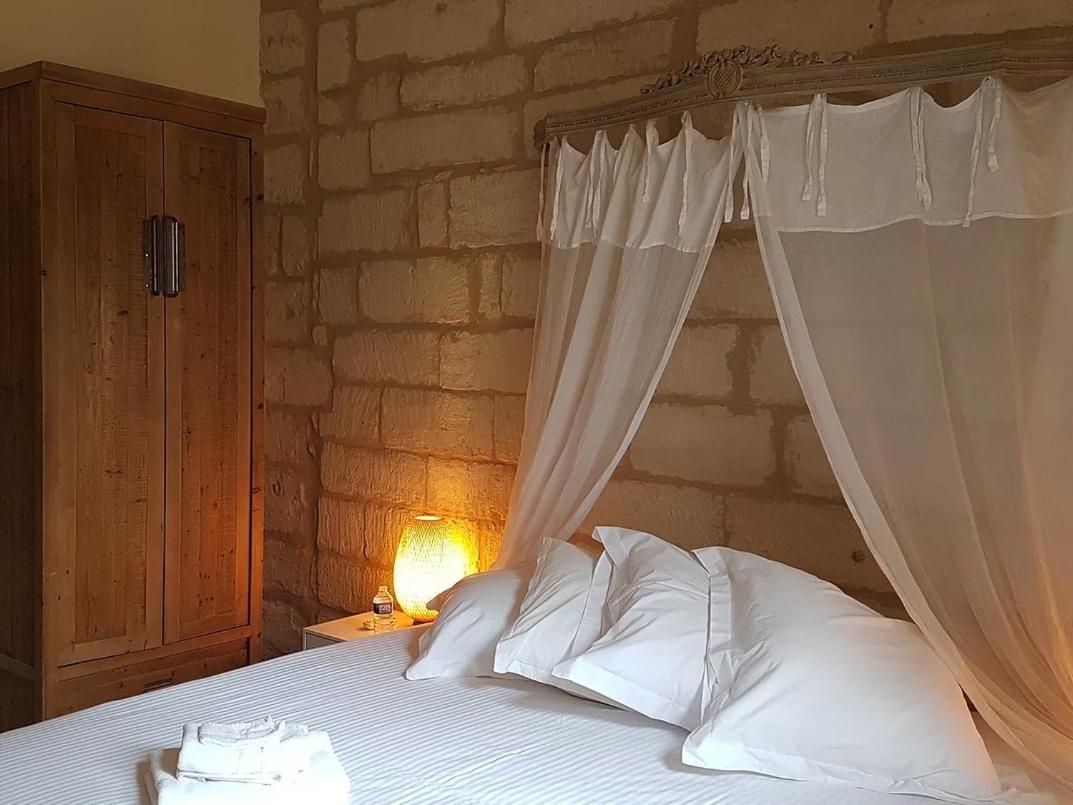Bed and Breakfast La Maison Des Marronniers Юзес Номер фото